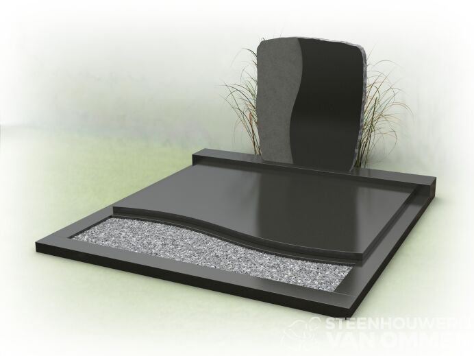 Familiegraf met ruwe letterplaat foto 1