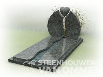 Grafmonument met rivier een letterplaat met zwevend hart