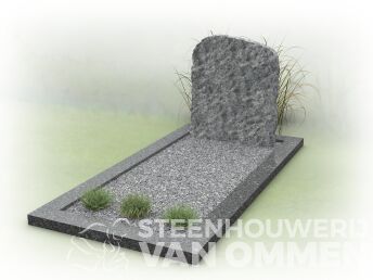 Grafmonument met ruwe letterplaat